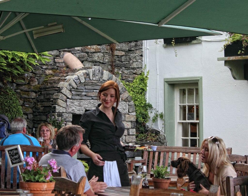 Mason'S Arms Hotel Bowland Bridge Exterior photo